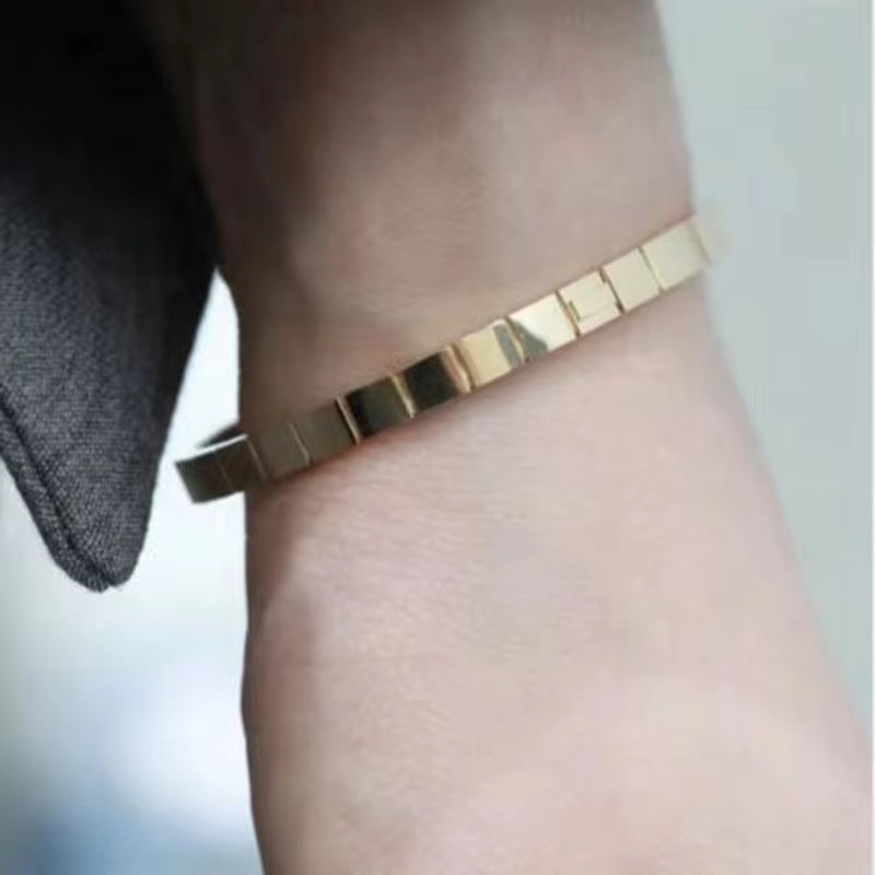 Dainty 18K Gold Plated Lattice Mirror Polished Stainless Steel Bangles Minimalist Design for Ladies