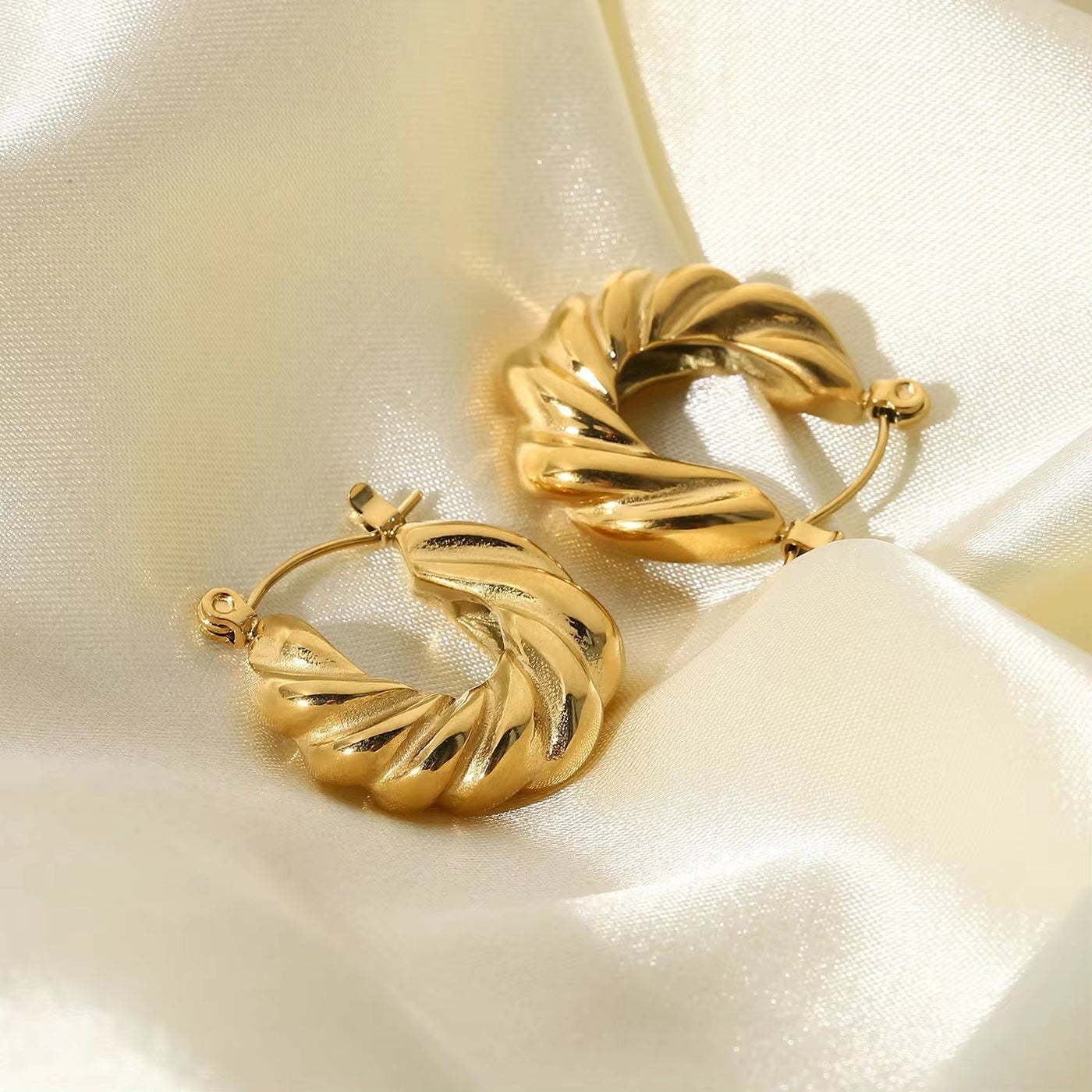 INS Popular Statement 18K Gold Plated Twisted Circle Stainless Steel Hoop Earrings for Women