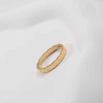 Non Tarnish 18K Gold Plated Scalloped Croissant Ring Stainless Steel Narrow Band Finger Ring