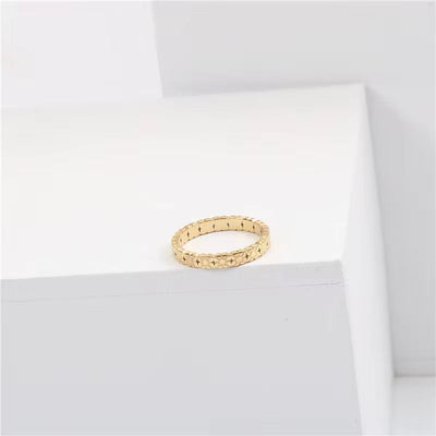 18K PVD Gold Plated 316L Stainless Steel Minimalist Daisy Thin Knuckle Ring