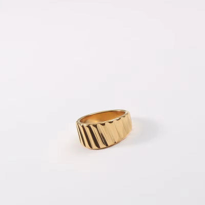 18K Gold Plated Wholesale Non Tarnish Permanent Trendy Vertical Stripes Geometric Stainless Steel Ring for Women