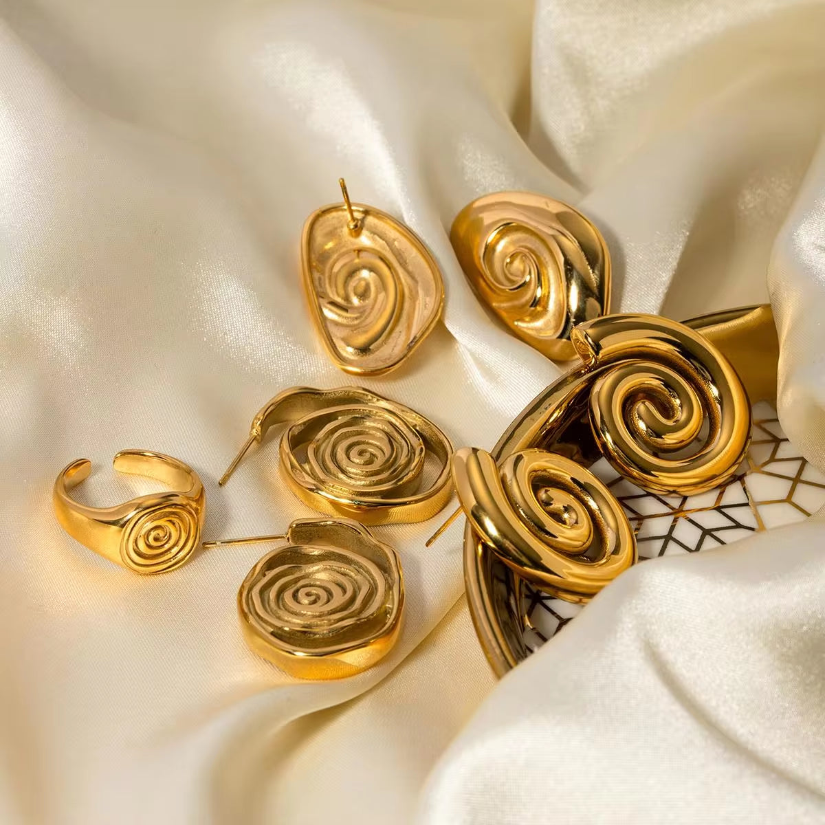 Hot Sell Gold Plated Stainless Steel Geometric Spiral Stud Earrings and Rings Sets for Women Jewelry