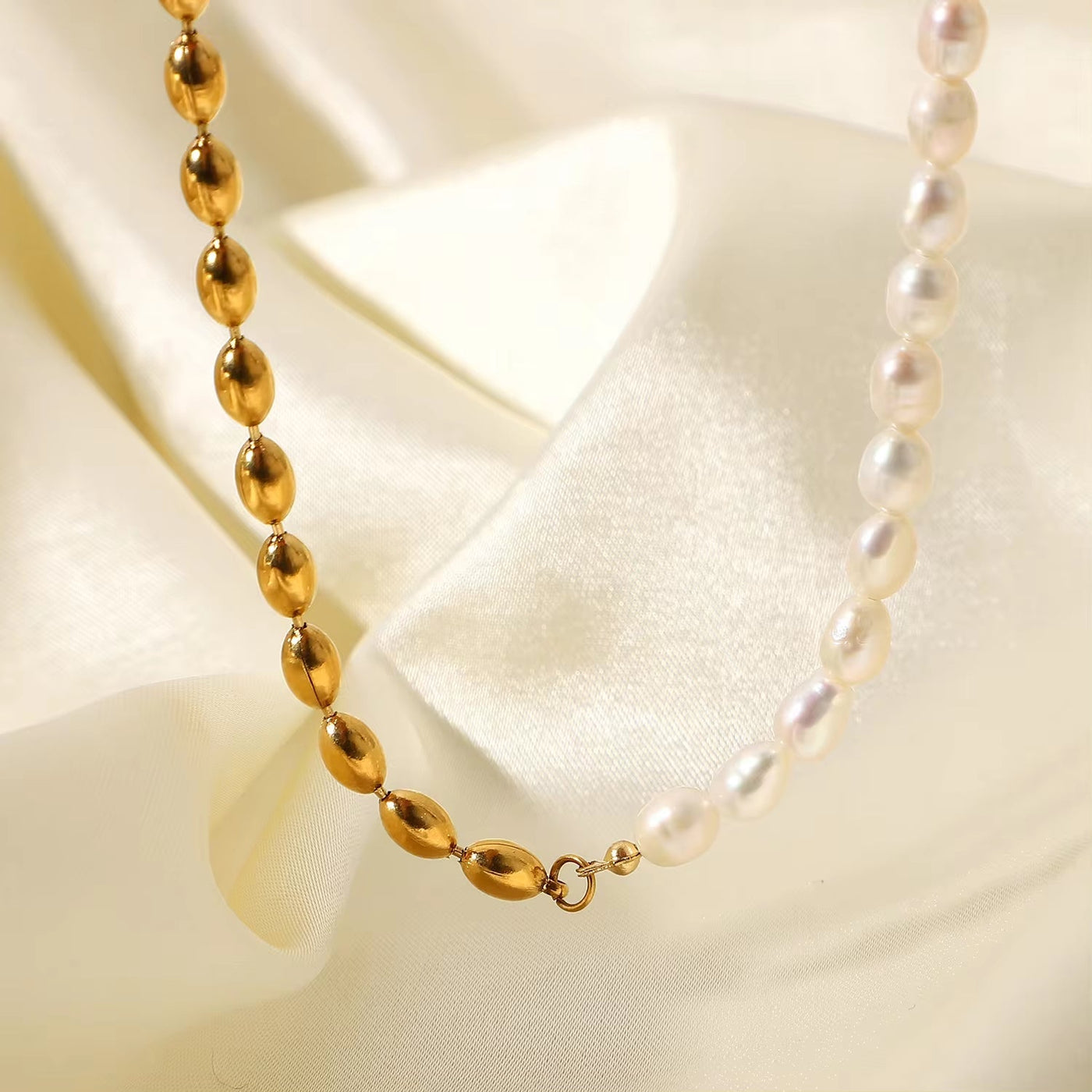 18K Gold Plated Freshwater Pearl with Oval Stainless Steel Beaded Necklace for Woman Party Gift