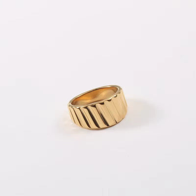 18K Gold Plated Wholesale Non Tarnish Permanent Trendy Vertical Stripes Geometric Stainless Steel Ring for Women